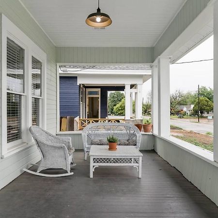 Restored 1930S Uptown Bungalow 2 Min. To Magnolia Waco Esterno foto