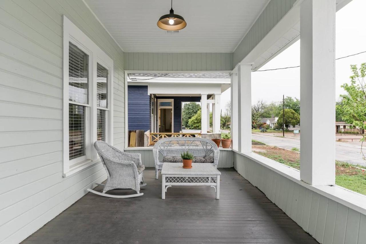 Restored 1930S Uptown Bungalow 2 Min. To Magnolia Waco Esterno foto