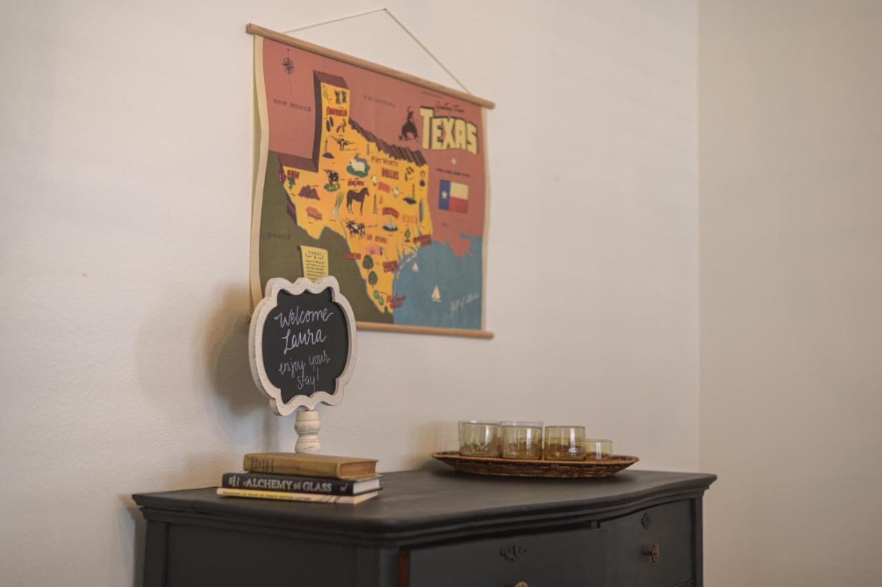 Restored 1930S Uptown Bungalow 2 Min. To Magnolia Waco Esterno foto