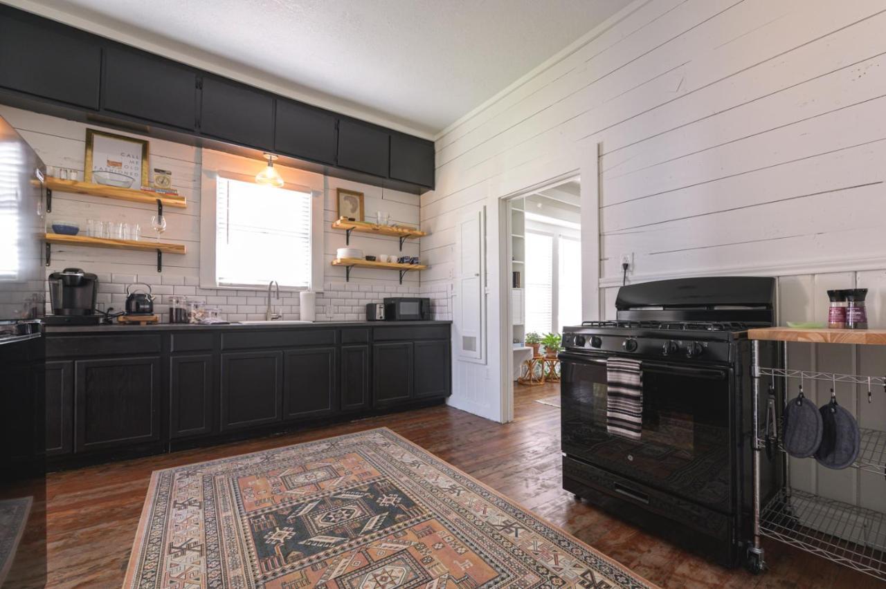 Restored 1930S Uptown Bungalow 2 Min. To Magnolia Waco Esterno foto
