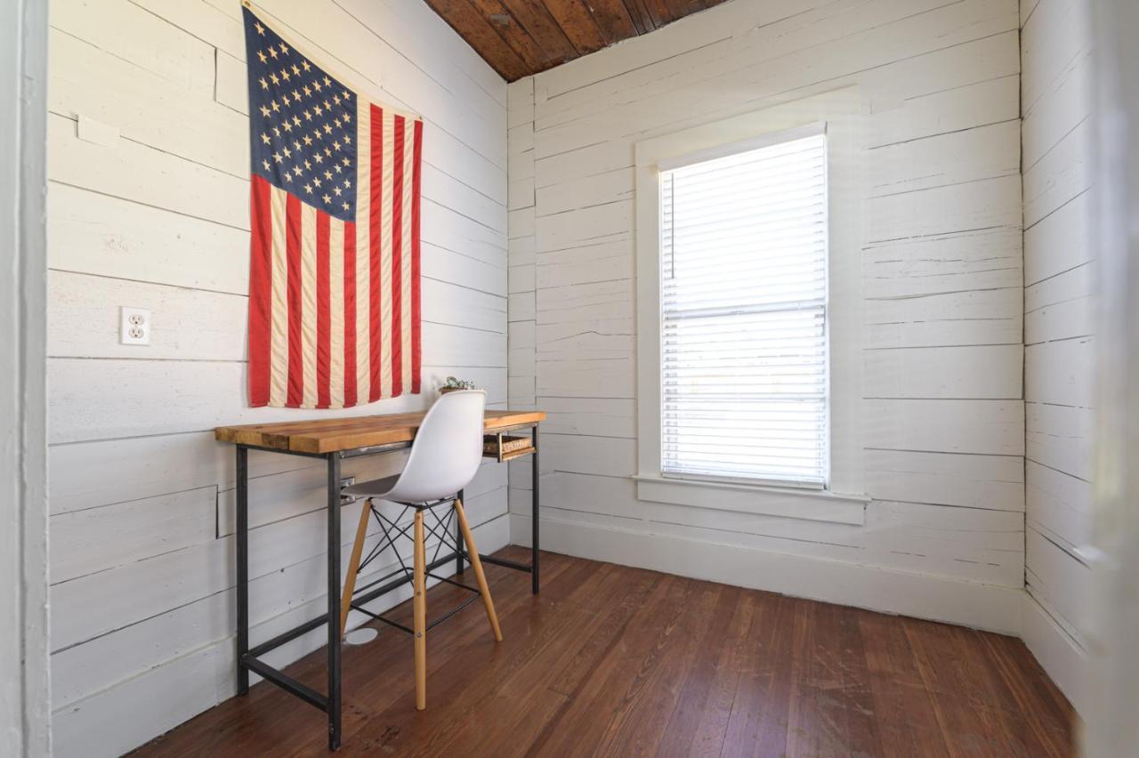 Restored 1930S Uptown Bungalow 2 Min. To Magnolia Waco Esterno foto