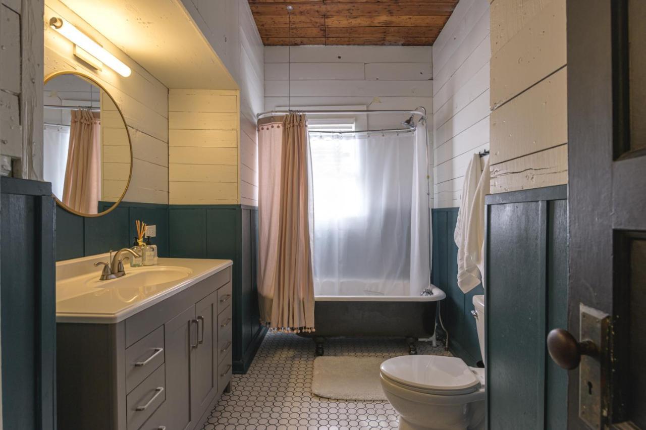 Restored 1930S Uptown Bungalow 2 Min. To Magnolia Waco Esterno foto