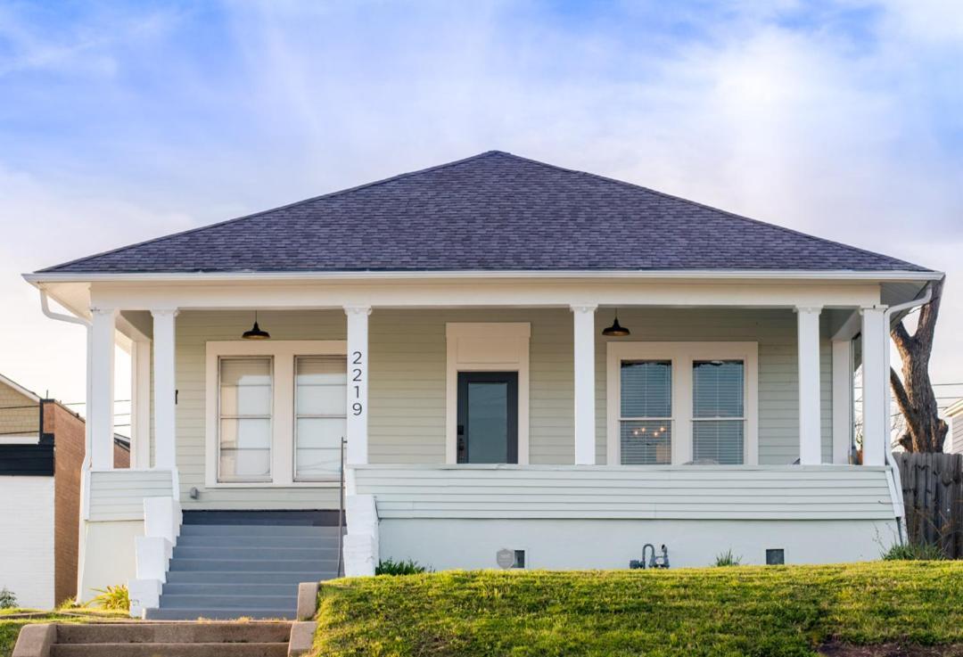 Restored 1930S Uptown Bungalow 2 Min. To Magnolia Waco Esterno foto